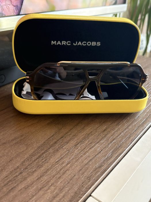 Продавам чисто нови очила