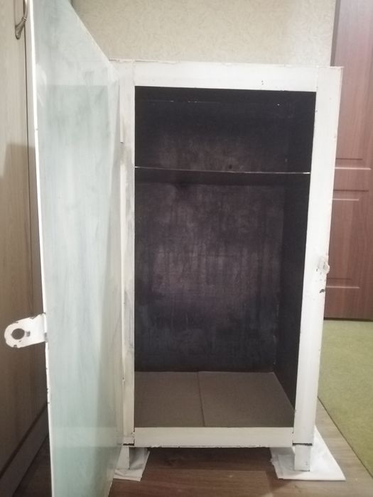 Продам сейф металлический, срочно.