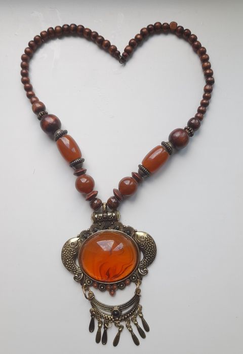 Женская брош красивая