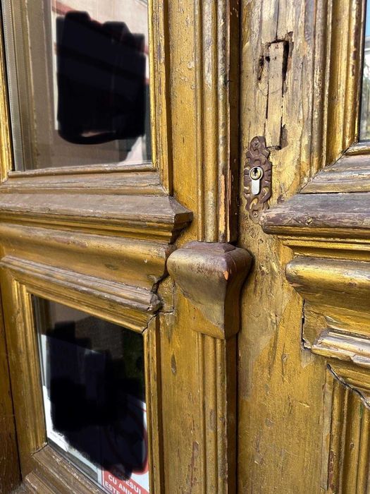 Usa dubla veche din lemn masiv