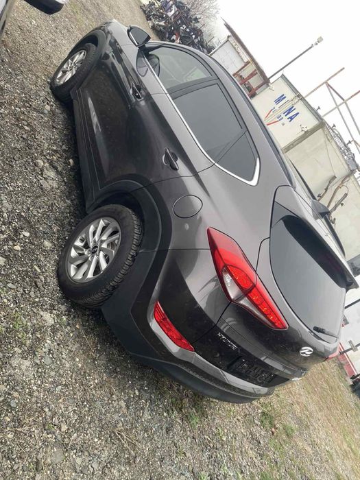 Hyundai Tucson само На части