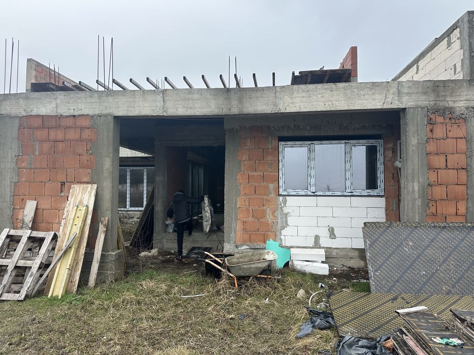 Casa la rosu + teren Coslegi Prahova