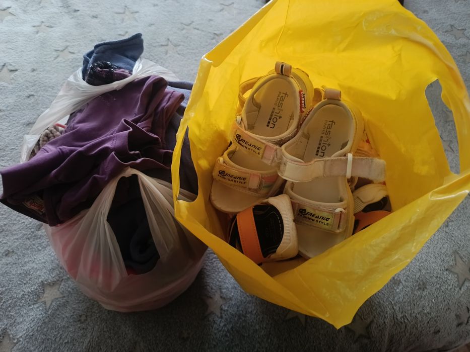 Отдам вещи для девочки 3- 5 лет