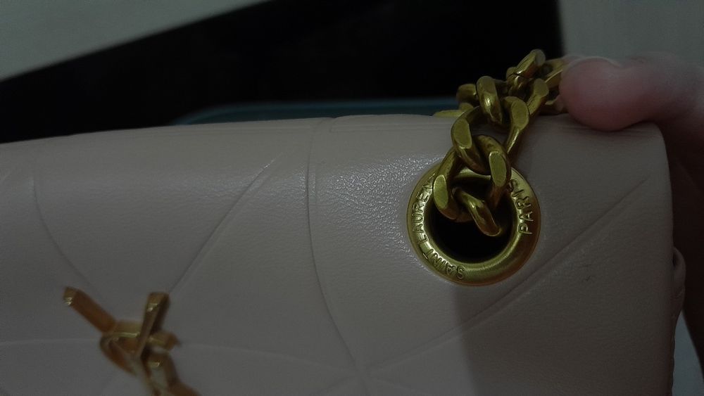 Бежевая сумка от бренда YSL