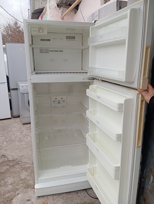 Срочно продаю холодильник daewoo в идеальном состоянии работает