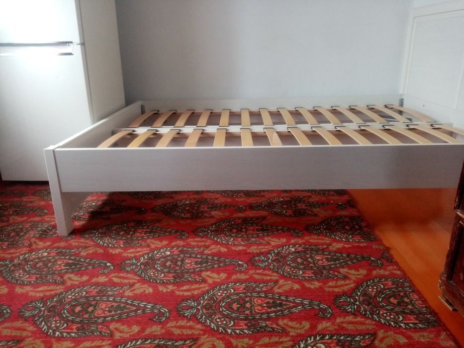 Продам двухспальную кровать.