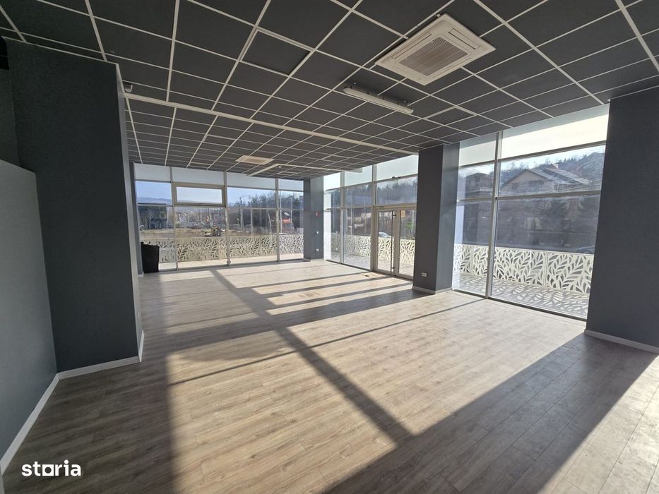 Inchiriere Spatiu Comercial Vitrat, 100mp - Bucium