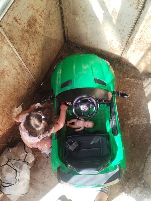 Детска електрическа кола