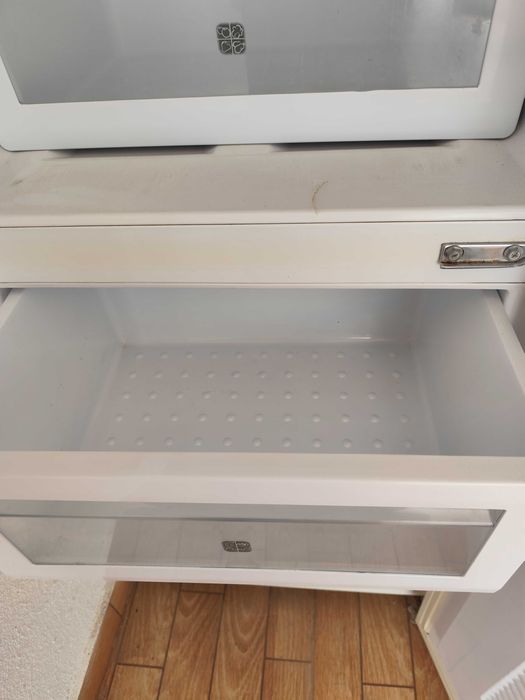 Хладилник с фризер Samsung