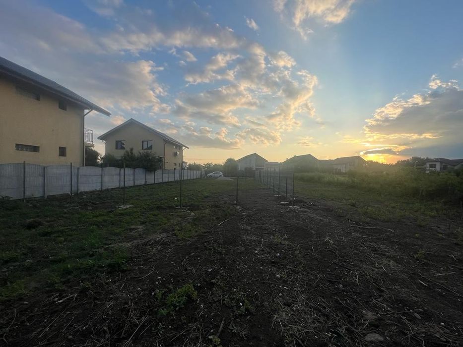 Teren intravilan de vânzare