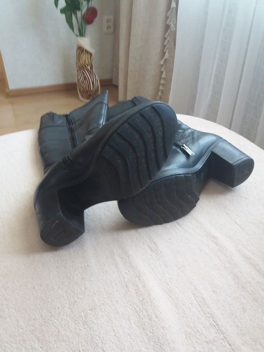 Продаю сапоги женские