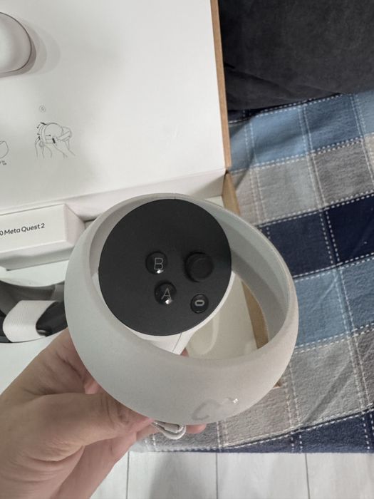 Продам VR-гарнитура Meta Quest 2
