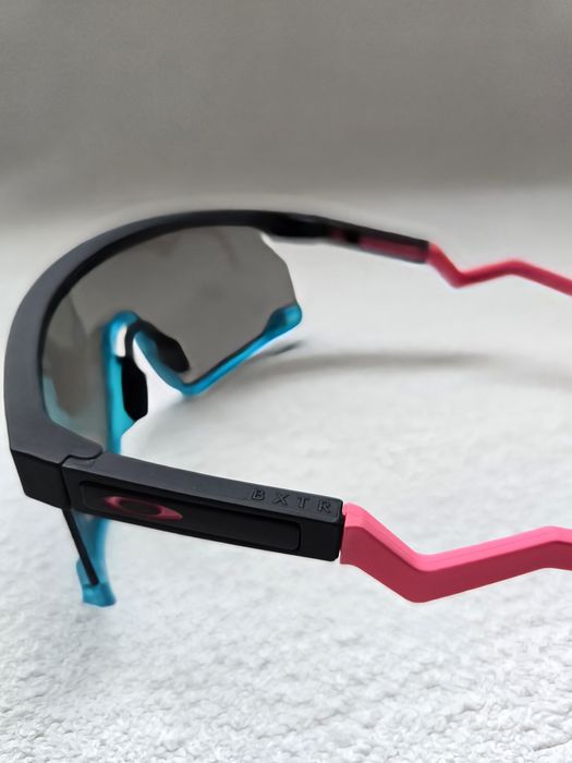 Слънчеви очила Oakley Bxtr