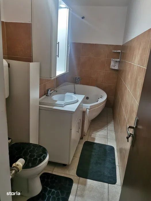2 camere/langa magazin Unirii/A.C