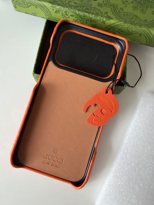 Кейс Gucci за iphone 17 про чисто нов