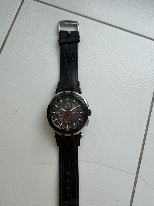 Продам б/у часы тиссот,работают