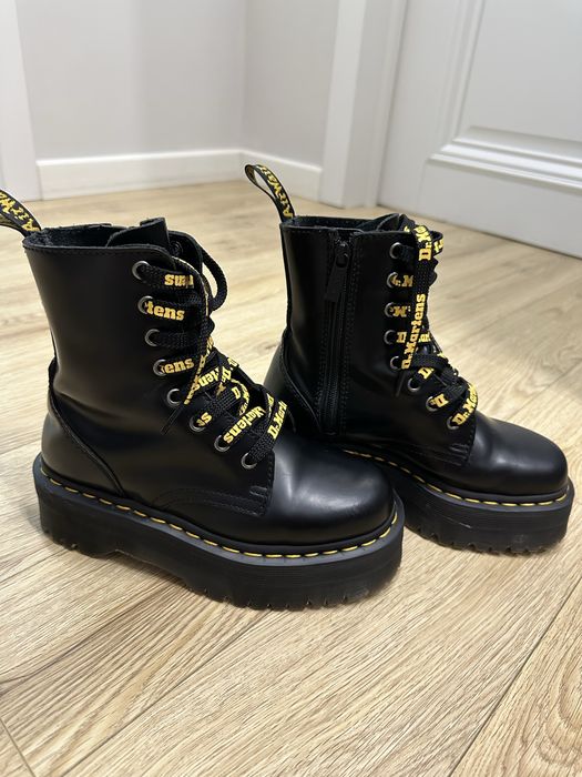 Продаю новые ботинки Jadon Dr. Martens