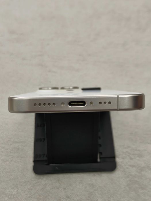 Продам IPhone 15 pro 128gb