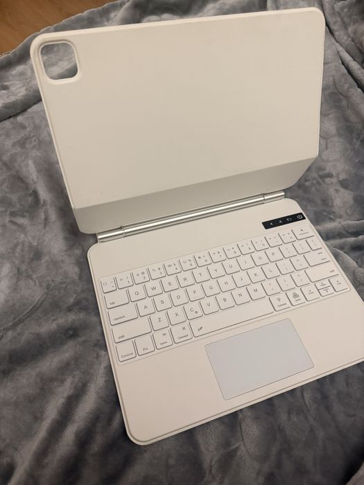 ПРОДАЕТСЯ Magic Keyboard для iPad 12.9, 13