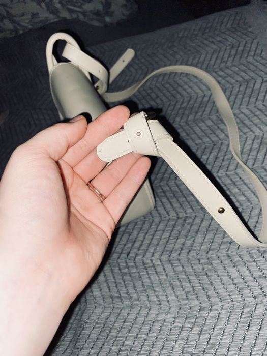 Бежаый сумка.