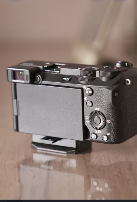 Продаю Sony A6700