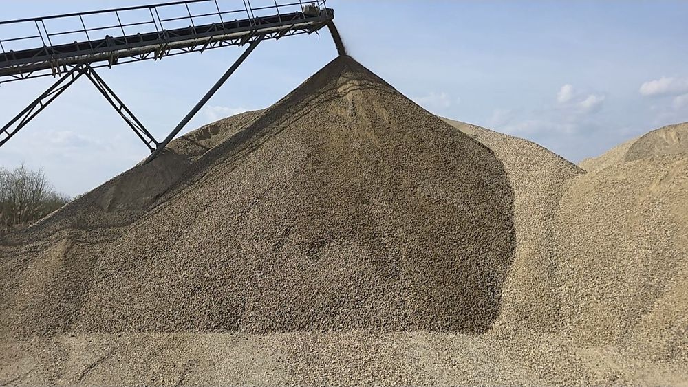 Transport cu bascula 8x4 Piatra Concasata  Nisip Refuz Ciur