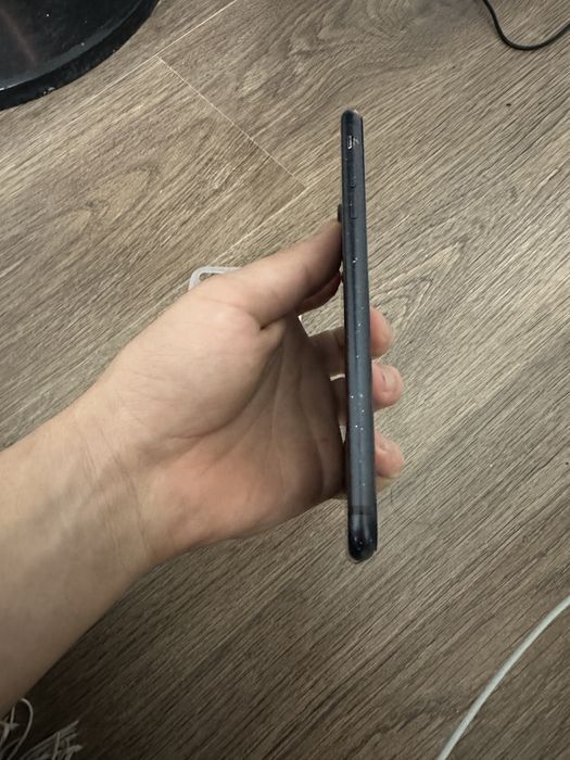 Iphone 7 plus 32 gb hamma joyi ishlaydi 79 y/t ekran almashga zoriga