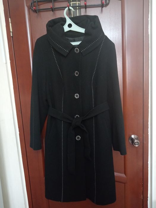 Пальто осень и кофта теплая