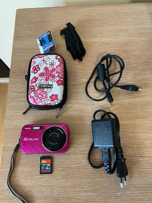 Фотоапарат Casio 16,1Mp ( + подаръци )