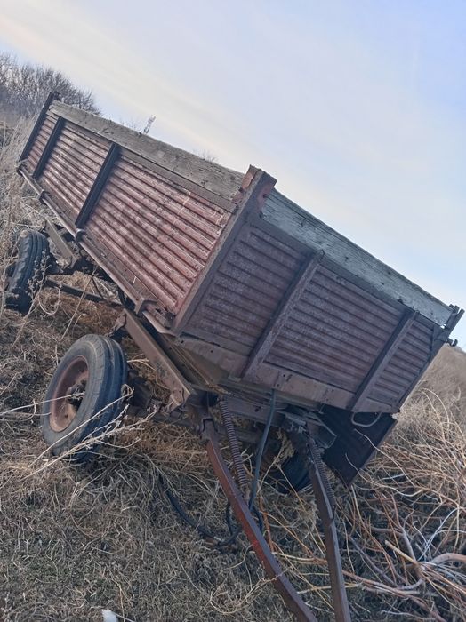 Трактор МТЗ 80 и ПТС 4