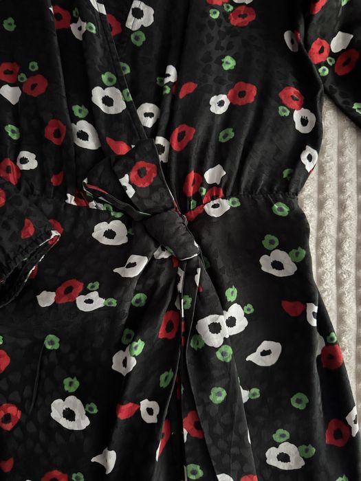 Рокли на цветя в черно