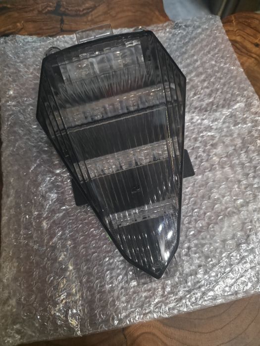 стоп с вградени мигачи за Yamaha YZF-R6 2006-2007 с дефект
