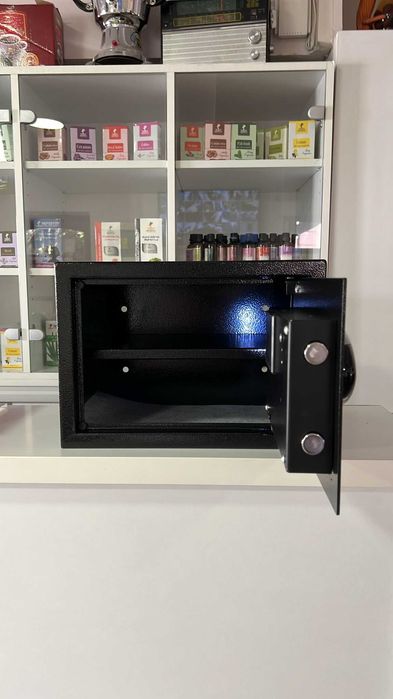 Seif hotelier cu acces digital – compact, sigur și ușor de utilizat