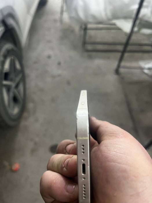 iPhone 13 /128 gb / white