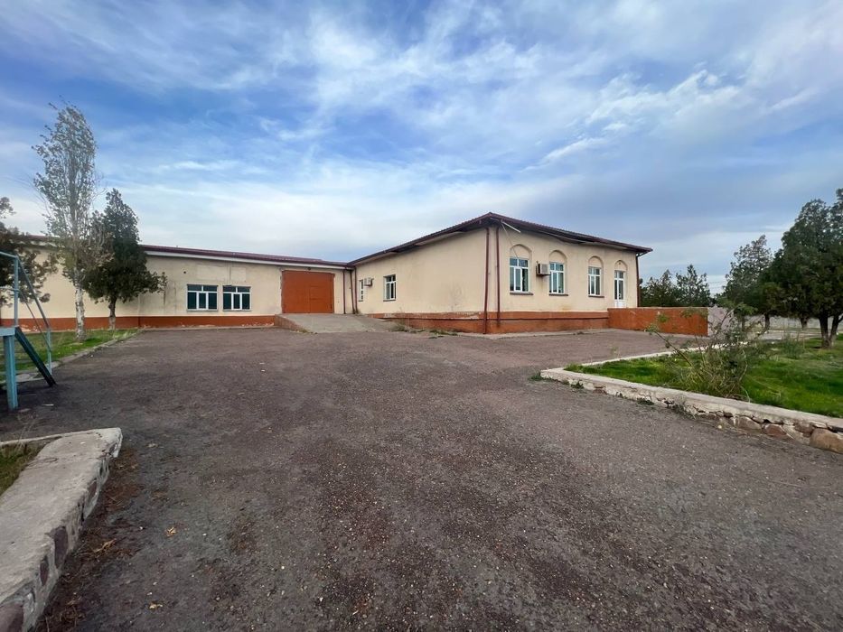 Ангренда Нежилое сотилади
