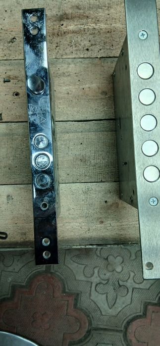 Замок дверной на выходнои дверь