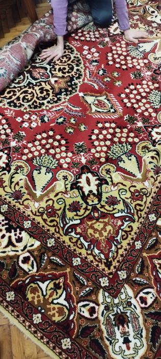 Висококачествен вълнен дебел килим тип персийски.