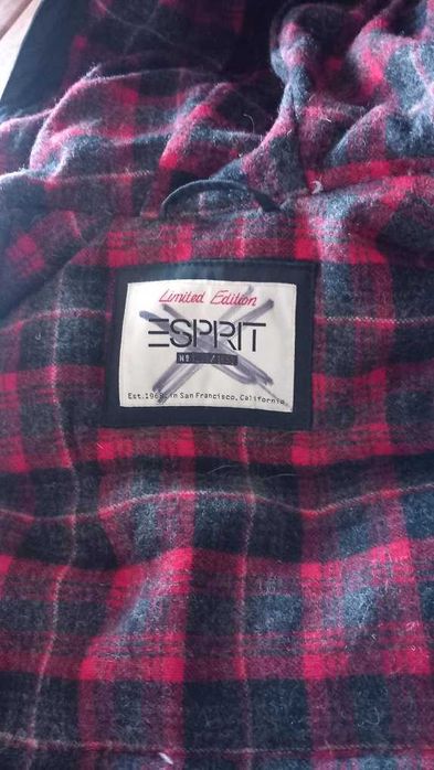 Продавам зимно яке на марката  ESPRIT