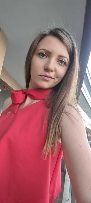 Елегантен гащеризон. Носен е веднъж. Без забележки. Размер М.