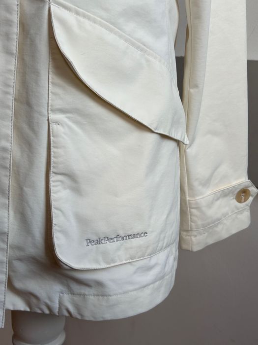 Хубаво дамско яке Peakperformance