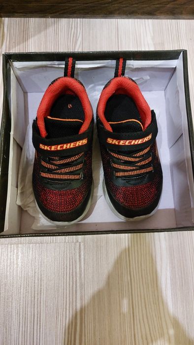 Детски маратонки Nike и подарък маратонки Skechers