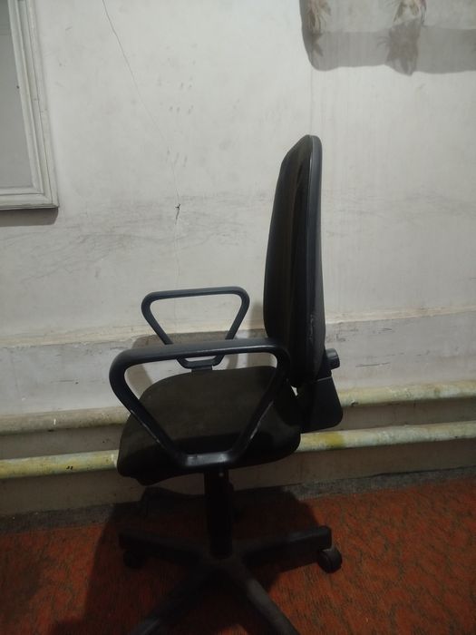 Офисный кресло...