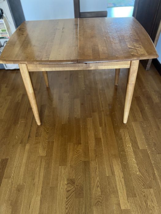 Продам деревянный стол