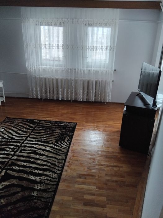 Apartament piata centrala.complet mobilat+loc parcare masina.