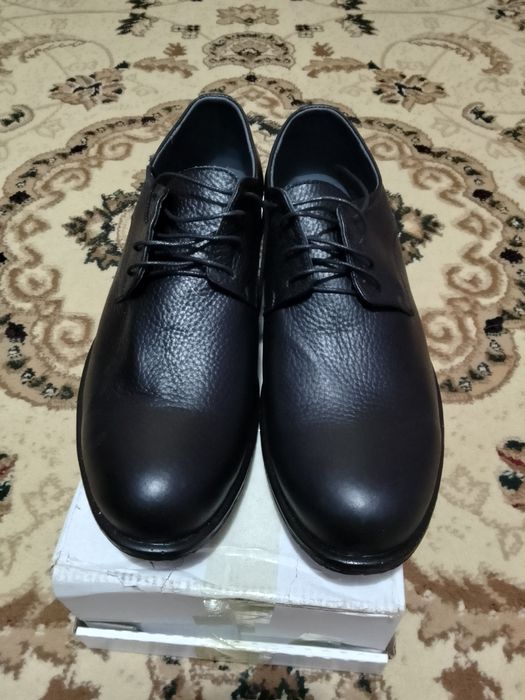 Туфли мужские простые без наворотов совершенно новые размер 43-44
