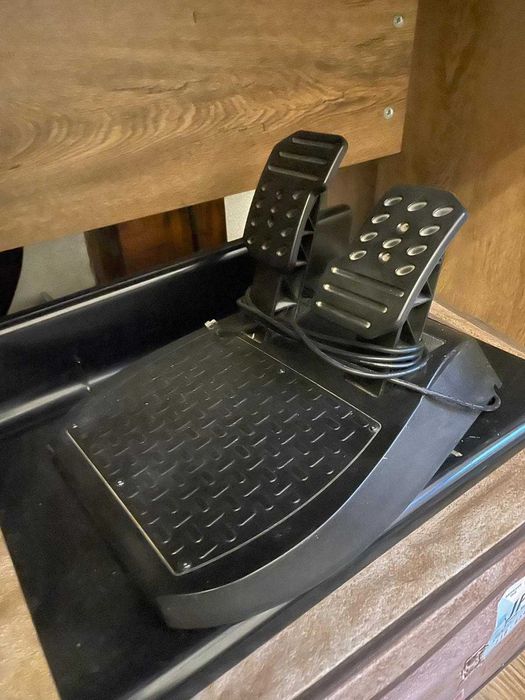 Volan Thrustmaster T150 + Pedale – PS4 / PS5 / PC