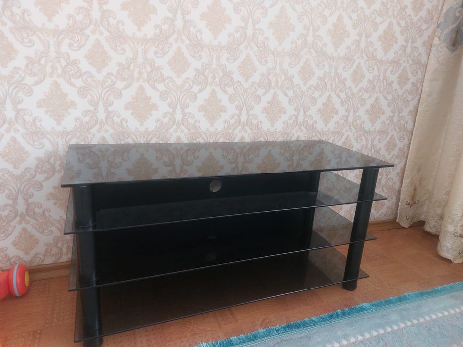 Стеклянна тумба для телевизора