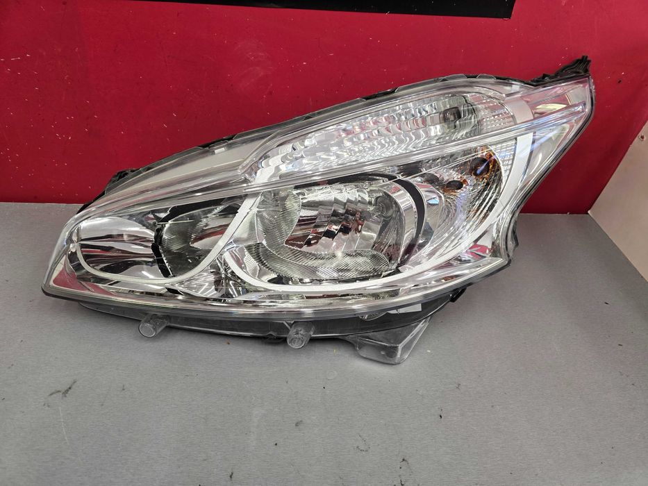 Оригинален фар Пежо 208  Peugeot 208
