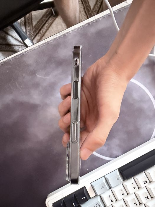 Продаю срочно iPhone 16 Pro 128 ГБ (eSIM)