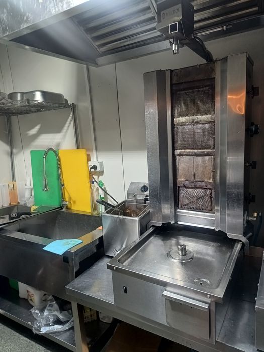 Aparat kebab cu 4 arzătoare perfect funcțional !!